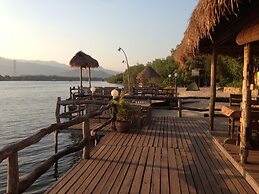 Natural Bungalows Restaurant and Bar