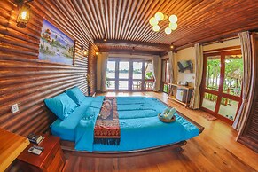 Natural Bungalows Restaurant and Bar