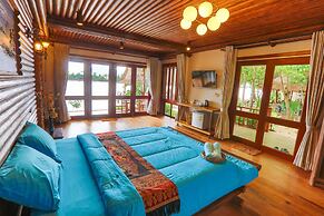 Natural Bungalows Restaurant and Bar