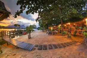 Natural Bungalows Restaurant and Bar