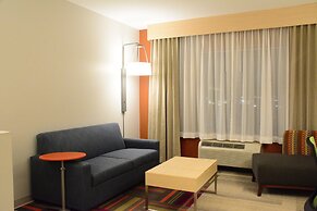 Holiday Inn Express & Suites Lexington Park-California by IHG