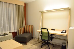 Holiday Inn Express & Suites Lexington Park-California by IHG