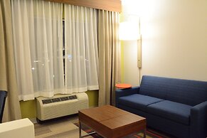 Holiday Inn Express & Suites Lexington Park-California by IHG