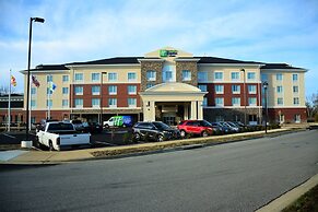 Holiday Inn Express & Suites Lexington Park-California by IHG