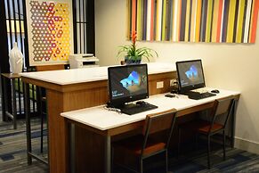 Holiday Inn Express & Suites Lexington Park-California by IHG
