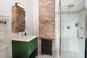 LOGE Glacier National Park