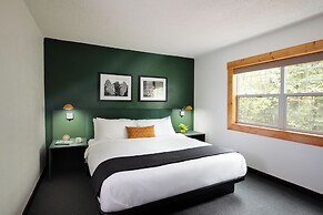 LOGE Glacier National Park