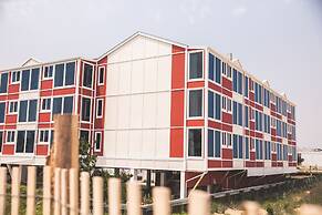 Surf Club Oceanfront Hotel