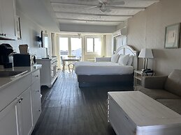 Surf Club Oceanfront Hotel