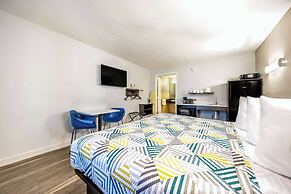 Studio 6 Fort Worth, TX -Stockyards East