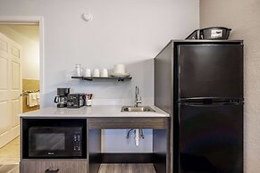 Studio 6 Fort Worth, TX -Stockyards East