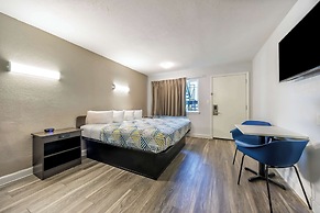 Studio 6 Fort Worth, TX -Stockyards East