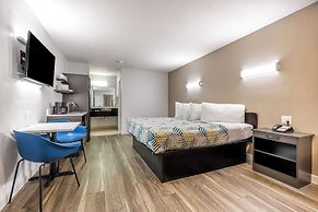 Studio 6 Fort Worth, TX -Stockyards East