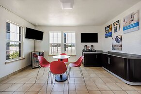 Studio 6 Fort Worth, TX -Stockyards East