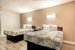 Studio 6 Fort Worth, TX -Stockyards East