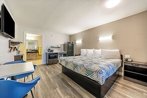 Studio 6 Fort Worth, TX -Stockyards East