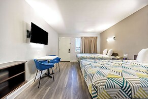 Studio 6 Fort Worth, TX -Stockyards East