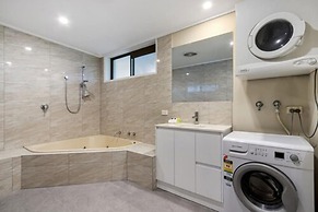 Knox International Hotel & Apartments