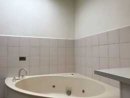 Knox International Hotel & Apartments