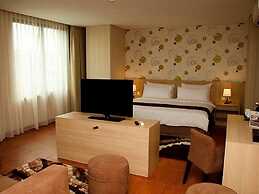 Padjadjaran Suites Resort & Convention