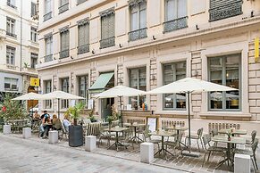 Globe et Cecil Hôtel