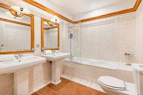 Globe et Cecil Hôtel