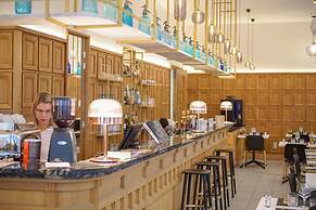 Globe et Cecil Hôtel