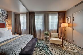 The One Alma Paris