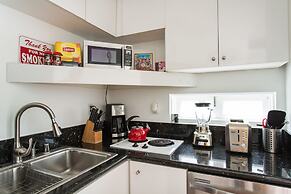 Beverly Hills Modern Guesthouse