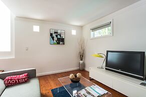 Beverly Hills Modern Guesthouse