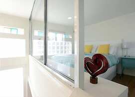 Beverly Hills Modern Guesthouse