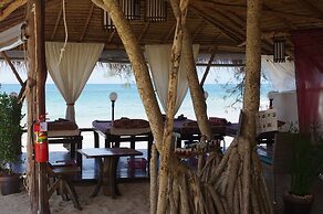 Thai House Beach Resort