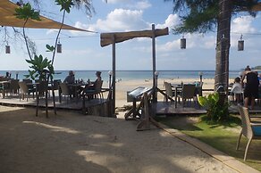 Thai House Beach Resort
