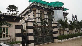 Royalview Hotel And Suites