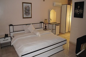 Royalview Hotel And Suites