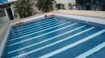 Royalview Hotel And Suites