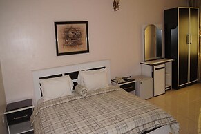 Royalview Hotel And Suites