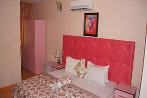 Royalview Hotel And Suites