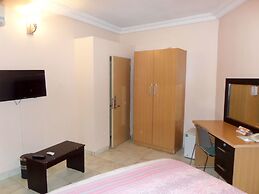 Royalview Hotel And Suites