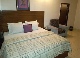 Royalview Hotel And Suites