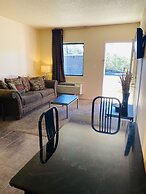 Travelers Place Inn & Suites