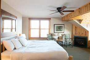 Cove Point Lodge