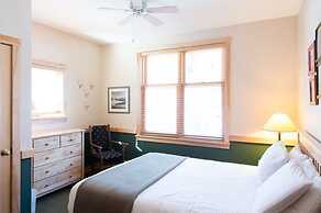 Cove Point Lodge