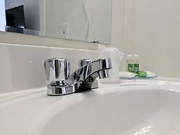 Algonquin Lakeside Inn