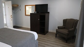 Algonquin Lakeside Inn