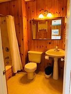 Algonquin Lakeside Inn