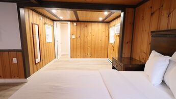 Algonquin Lakeside Inn