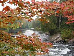 Algonquin Lakeside Inn
