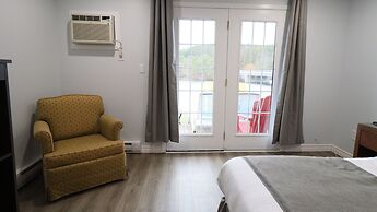 Algonquin Lakeside Inn