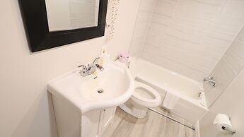 Algonquin Lakeside Inn